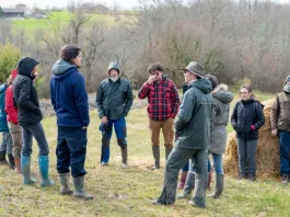 Dans le Pays de Lafrançaise, des agriculteurs misent sur l’accueil à la ferme pour diversifier leur activité Agriculteurs du Pays de Lafrançaise en formation à l’accueil à la ferme dans le Tarn-et-Garonne.