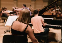 Moissac. Les élèves de l’école municipale de musique donnent leur première audition publique Élèves de violon et de piano de l’école municipale de musique de Moissac en répétition avant leur audition publique