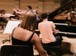 Moissac. Les élèves de l’école municipale de musique donnent leur première audition publique Élèves de violon et de piano de l’école municipale de musique de Moissac en répétition avant leur audition publique