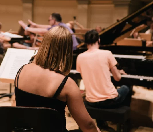 Moissac. Les élèves de l’école municipale de musique donnent leur première audition publique Élèves de violon et de piano de l’école municipale de musique de Moissac en répétition avant leur audition publique