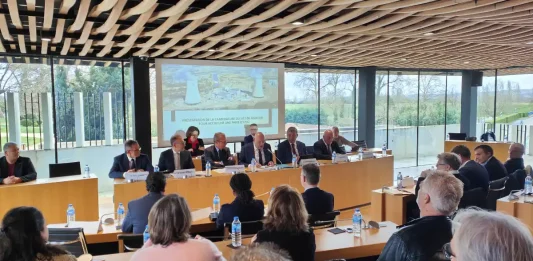 Golfech. Élus et État en ordre de bataille pour décrocher deux EPR2 Réunion à Valence-d’Agen : élus et préfets soutiennent la candidature de la centrale de Golfech à l’accueil de deux réacteurs EPR2.