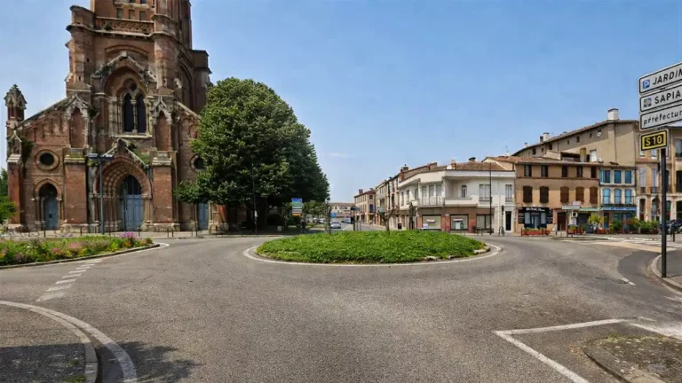 Travaux au giratoire Maréchal-de-Lattre-de-Tassigny devant l’église Saint-Orens à Montauban