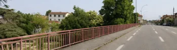 Policiers intervenant sur un pont près de la salle Eurythmie à Montauban