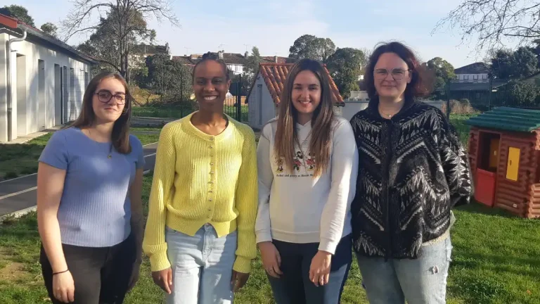 Dépouillement des bulletins lors de l’élection des représentants des parents à la crèche Les Loupiots de Castelsarrasin