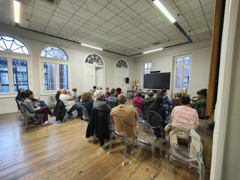 le public venu assiste au conseil municipal d installation Moissac