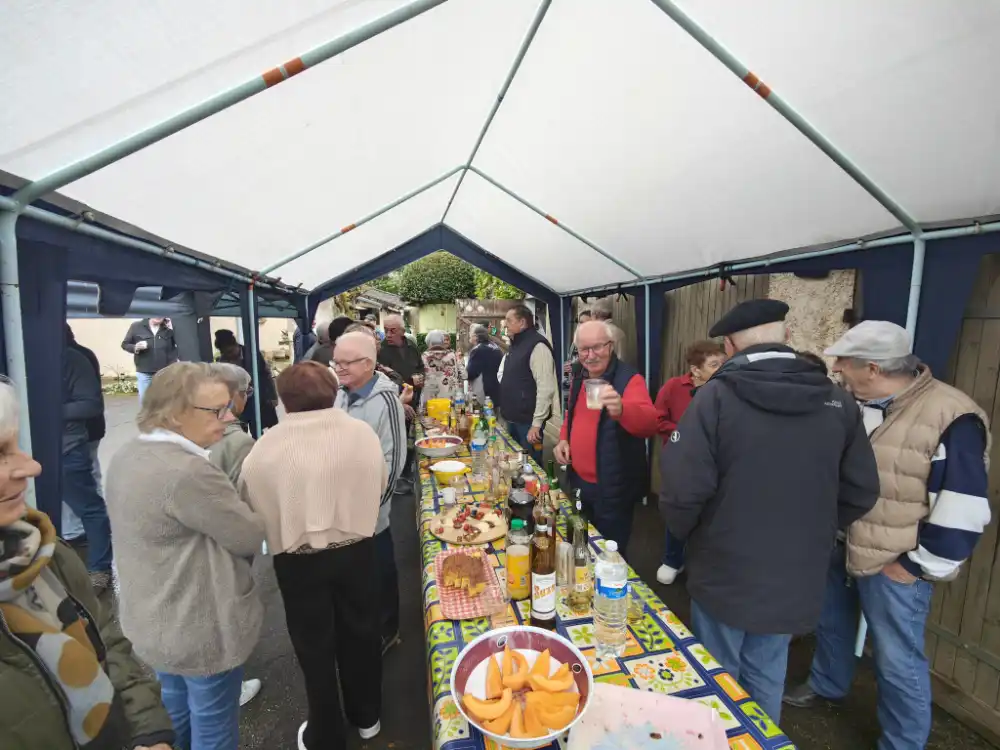 Moissac. Un apéritif de printemps qui réunit le quartier malgré la pluie 1 aperitif printemps moissac