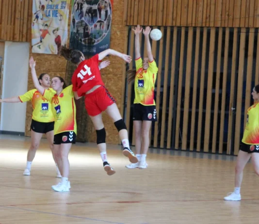-18F | Montech renverse Millau (24-16) et reste en course pour les phases finales joueuses montech victoire millau handball moins de 18 ans