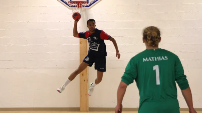 Les -18 (2) de Montech en action à Puy-l’Évêque joueurs montech handball match puy leveque victoire moins 18
