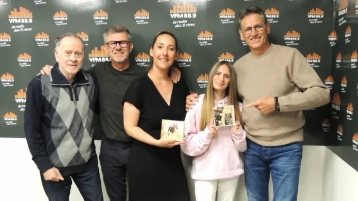 Ætna Duo et Ambrine Raynal avec l'équipe de VFM Ætna Duo et Ambrine Raynal