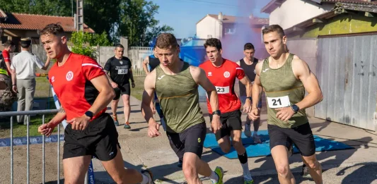 Castelsarrasin. Plus de 200 participants au premier Auro’X du 31ᵉ RG, un défi physique hors norme Des participants en binôme lors de la première édition de l’Auro’X du 31ᵉ RG au stade Alary de Castelsarrasin.