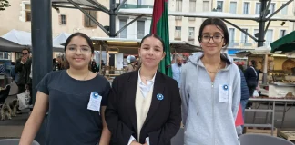 À Moissac, 18 jeunes mobilisés sur le marché pour le Bleuet de France Jeunes volontaires collectant des dons pour le Bleuet de France sur le marché de Moissac