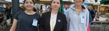 Jeunes volontaires collectant des dons pour le Bleuet de France sur le marché de Moissac
