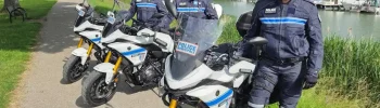 Les agents de la nouvelle brigade moto de la police municipale de Montauban avec leurs véhicules