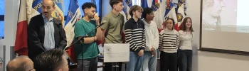 Élèves du lycée Antoine-Bourdelle devant les drapeaux lors de la cérémonie des 400 ans de la Marine nationale à Montauban