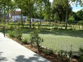 Montauban. Le parking des Berges rouvre après neuf mois de transformation Le nouveau parking des Berges à Montauban, réaménagé au pied du Tarn et du pont Vieux.