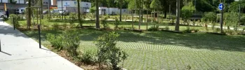 Le nouveau parking des Berges à Montauban, réaménagé au pied du Tarn et du pont Vieux.
