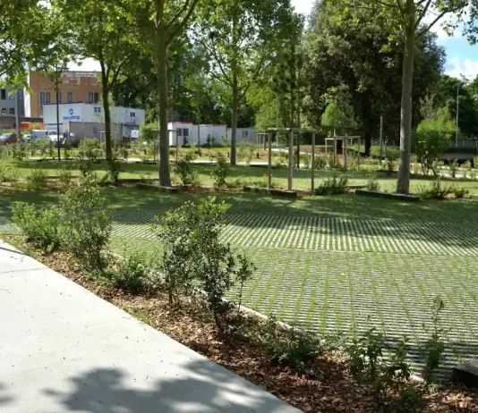Montauban. Le parking des Berges rouvre après neuf mois de transformation Le nouveau parking des Berges à Montauban, réaménagé au pied du Tarn et du pont Vieux.
