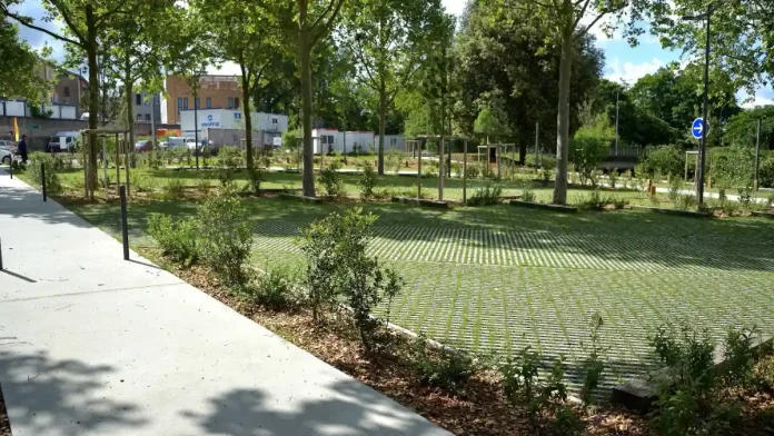 Le nouveau parking des Berges à Montauban, réaménagé au pied du Tarn et du pont Vieux.