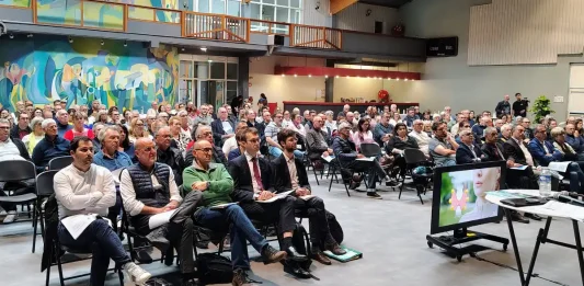 Plus de 200 élus réunis à Golfech face aux enjeux du risque nucléaire Réunion d’information sur le nucléaire organisée à Golfech avec plus de 200 élus locaux