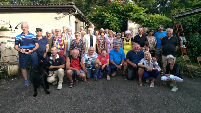 Les adhérents de l'association Bien Vivre au Fraysse réunis lors du repas d'été à Moissac.