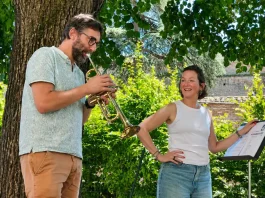 Moissac. Ils ont essayé la trompette d’Ibrahim Maalouf Des élèves et musiciens essayent la trompette T.O.M.A. d'Ibrahim Maalouf lors d'une rencontre organisée à la médiathèque de Moissac.