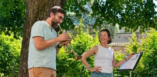 Moissac. Ils ont essayé la trompette d’Ibrahim Maalouf Des élèves et musiciens essayent la trompette T.O.M.A. d'Ibrahim Maalouf lors d'une rencontre organisée à la médiathèque de Moissac.