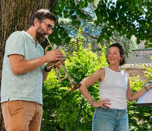 Moissac. Ils ont essayé la trompette d’Ibrahim Maalouf Des élèves et musiciens essayent la trompette T.O.M.A. d'Ibrahim Maalouf lors d'une rencontre organisée à la médiathèque de Moissac.