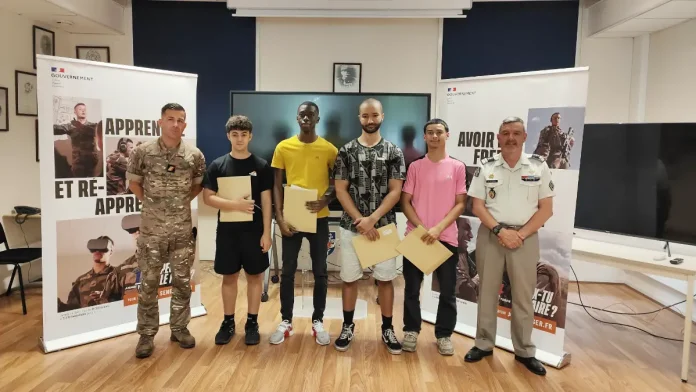 Signature d'engagement de quatre jeunes recrues au CIRFA de Montauban