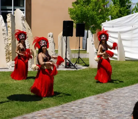 Pendant deux jours, Castelsarrasin va prendre l’accent des îles du Pacifique Affiche du festival Polynés'Îles organisé à Castelsarrasin les 13 et 14 juin 2026