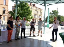 Montauban. Le challenge Mai à vélo rassemble 290 participants Des participants au challenge Mai à vélo reçoivent leurs récompenses sous le kiosque des allées Mortarieu à Montauban.