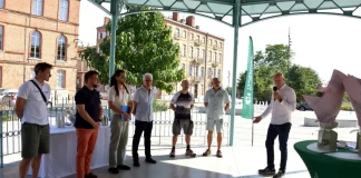 Montauban. Le challenge Mai à vélo rassemble 290 participants Des participants au challenge Mai à vélo reçoivent leurs récompenses sous le kiosque des allées Mortarieu à Montauban.