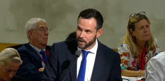 « La Région est devenue plus grosse, mais pas plus performante » : dix ans après la fusion, le bilan de l’Occitanie fait débat Quentin Lamotte intervient lors de l'assemblée plénière consacrée au compte administratif 2025 de la Région Occitanie