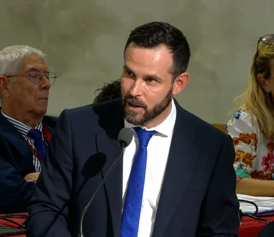 « La Région est devenue plus grosse, mais pas plus performante » : dix ans après la fusion, le bilan de l’Occitanie fait débat Quentin Lamotte intervient lors de l'assemblée plénière consacrée au compte administratif 2025 de la Région Occitanie