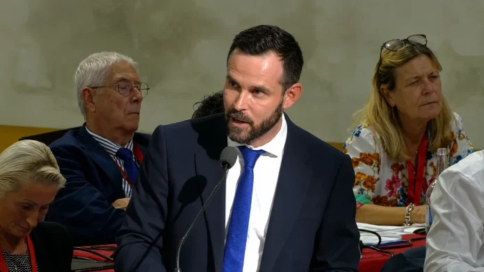 Quentin Lamotte lors de l'assemblée plénière de la Région Occitanie Quentin Lamotte intervient lors de l'assemblée plénière consacrée au compte administratif 2025 de la Région Occitanie