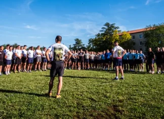 Caylus. 160 km en 24 heures : le défi extrême relevé lors de l’Infinity Trail du 11e RPIE Les 58 participants de l'Infinity Trail organisé par le 11e RPIE à Caylus avant le départ de l'épreuve