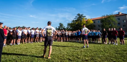 Caylus. 160 km en 24 heures : le défi extrême relevé lors de l’Infinity Trail du 11e RPIE Les 58 participants de l'Infinity Trail organisé par le 11e RPIE à Caylus avant le départ de l'épreuve