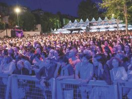 Montauban. « Pulse », une soirée électro au Jardin des Plantes avant le festival Des festivaliers profitent d'une soirée électro en plein air au Jardin des Plantes de Montauban.