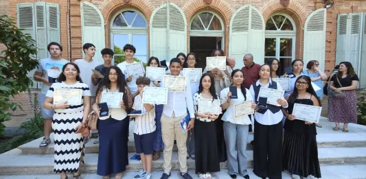 De la Résistance à l’engagement citoyen : 18 jeunes de Moissac distingués à la préfecture Dix-huit jeunes de Moissac récompensés à la préfecture de Tarn-et-Garonne pour leur travail sur la Résistance et l'engagement citoyen.