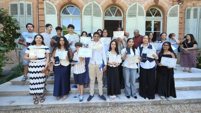Remise du Prix départemental de l'Initiative mémorielle à 18 jeunes de Moissac Dix-huit jeunes de Moissac récompensés à la préfecture de Tarn-et-Garonne pour leur travail sur la Résistance et l'engagement citoyen.