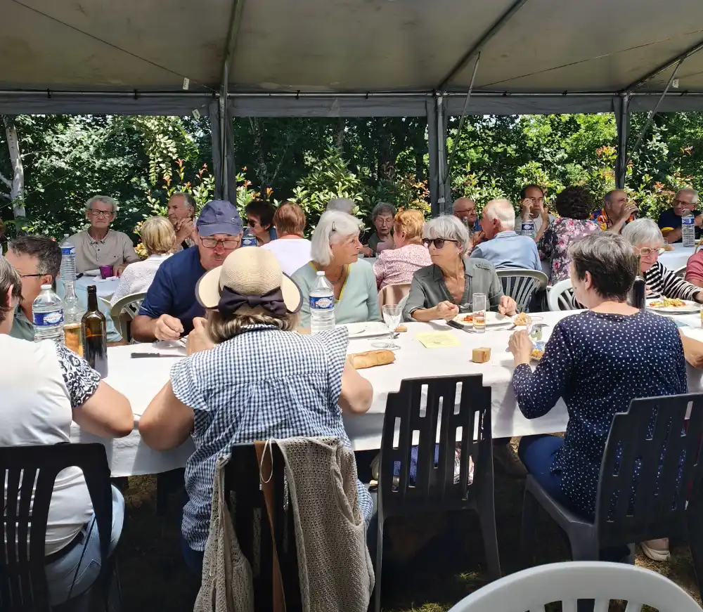 Moissac. À Saint-Julien, près de 100 personnes réunies autour de l'église 7 repas saint julien 2026