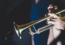 À Moissac, la trompette T.O.M.A. se dévoile au public samedi à la médiathèque Présentation de la trompette T.O.M.A. lors d'une rencontre musicale à la médiathèque de Moissac