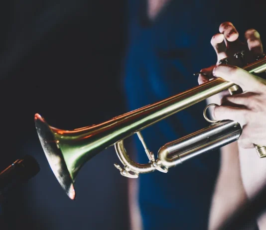 À Moissac, la trompette T.O.M.A. se dévoile au public samedi à la médiathèque Présentation de la trompette T.O.M.A. lors d'une rencontre musicale à la médiathèque de Moissac