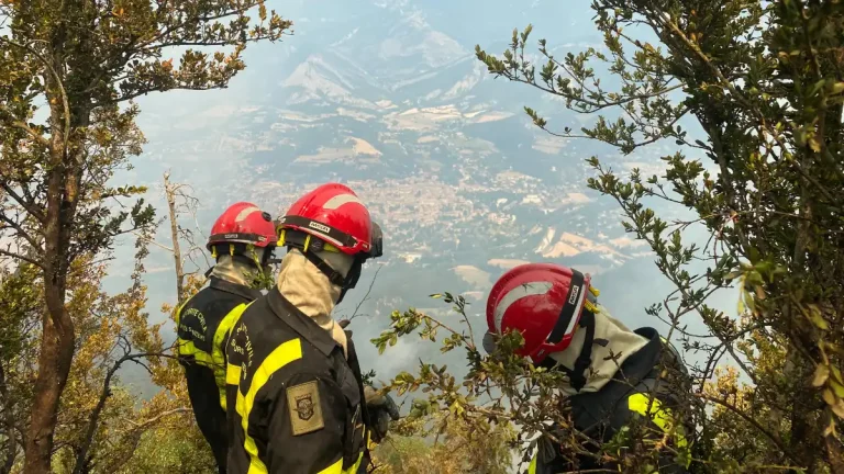 Des sapeurs-parachutistes du 17e RGP de Montauban engagés dans une mission de lutte contre les feux de forêt.