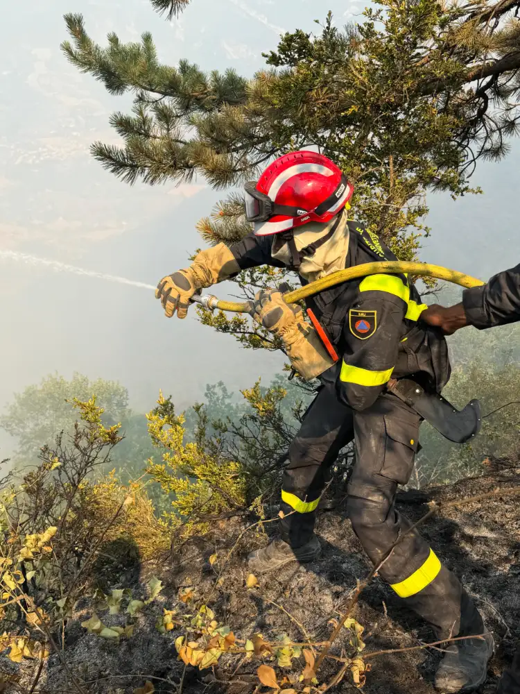 Les sapeurs parachutistes du 17ᵉ RGP mobilisés contre les feux de forêt en France 2 1f2705e0 ddbf 4a16 962f febc018138fe