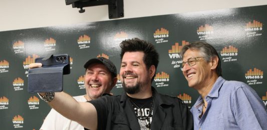 Aurélien Vivos et Grégory Périna parlent musique, transmission… et de la jeune Lou Vaï Gregory Périna, Aurelien Vivos et Philippe de VFM Radio