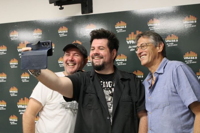Gregory Périna, Aurelien Vivos et Philippe de VFM Radio