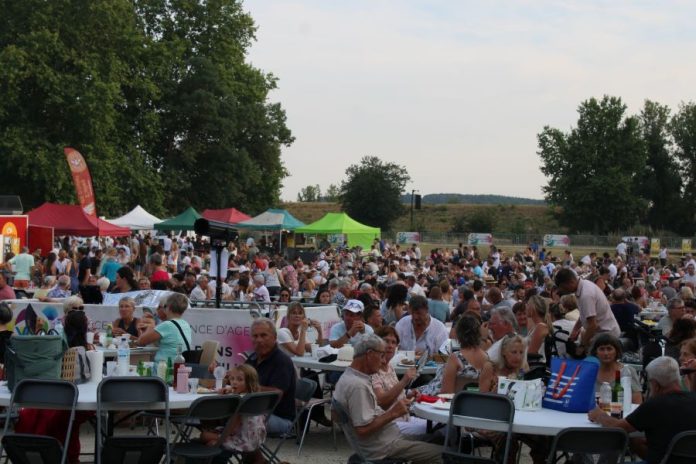 Le Port Canal de Valence-d'Agen rassemble plus de 3 000 personnes pour le 14 Juillet Le public réuni au Port Canal de Valence-d'Agen lors des festivités du 14 Juillet.