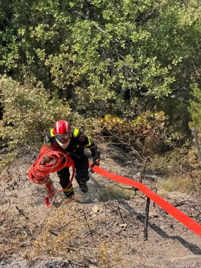 Les sapeurs parachutistes du 17ᵉ RGP mobilisés contre les feux de forêt en France 5 c2b8feda d717 4704 9cc6 f9cc0f9d3651