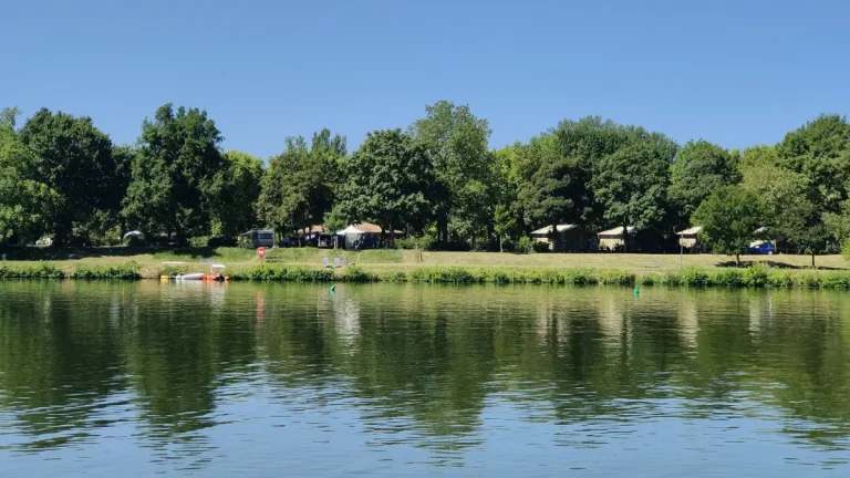 Des hébergements du camping municipal de Moissac mis gratuitement à disposition des familles évacuées par les incendies.