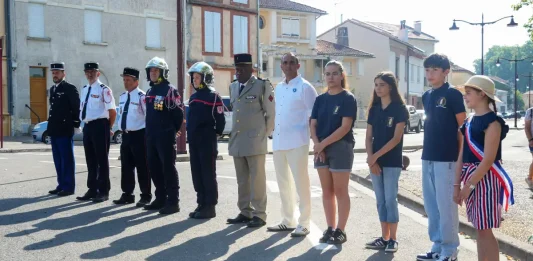 Moissac. La classe Défense de la Sainte-Famille poursuit son engagement lors du 14 juillet Trois élèves de la classe Défense du collège La Sainte-Famille participent à la cérémonie du 14 Juillet à Moissac.